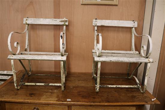 A garden bench and two chairs bench W.181cm
